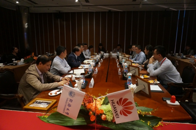 同濟(jì)學(xué)子摘得滬上高校首份就業(yè)協(xié)議，華為成2017屆首位簽約雇主